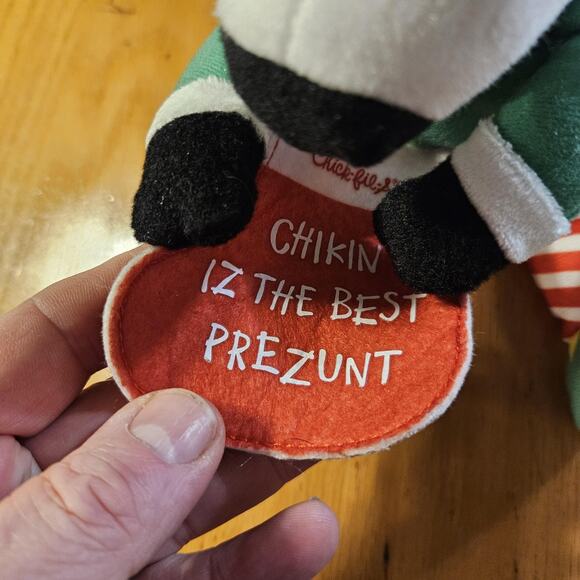 Chick-fil-A Christmas Cow Elf Plush Stuffed Animal Chikin Iz The Best Prezunt - Picture 2 of 9